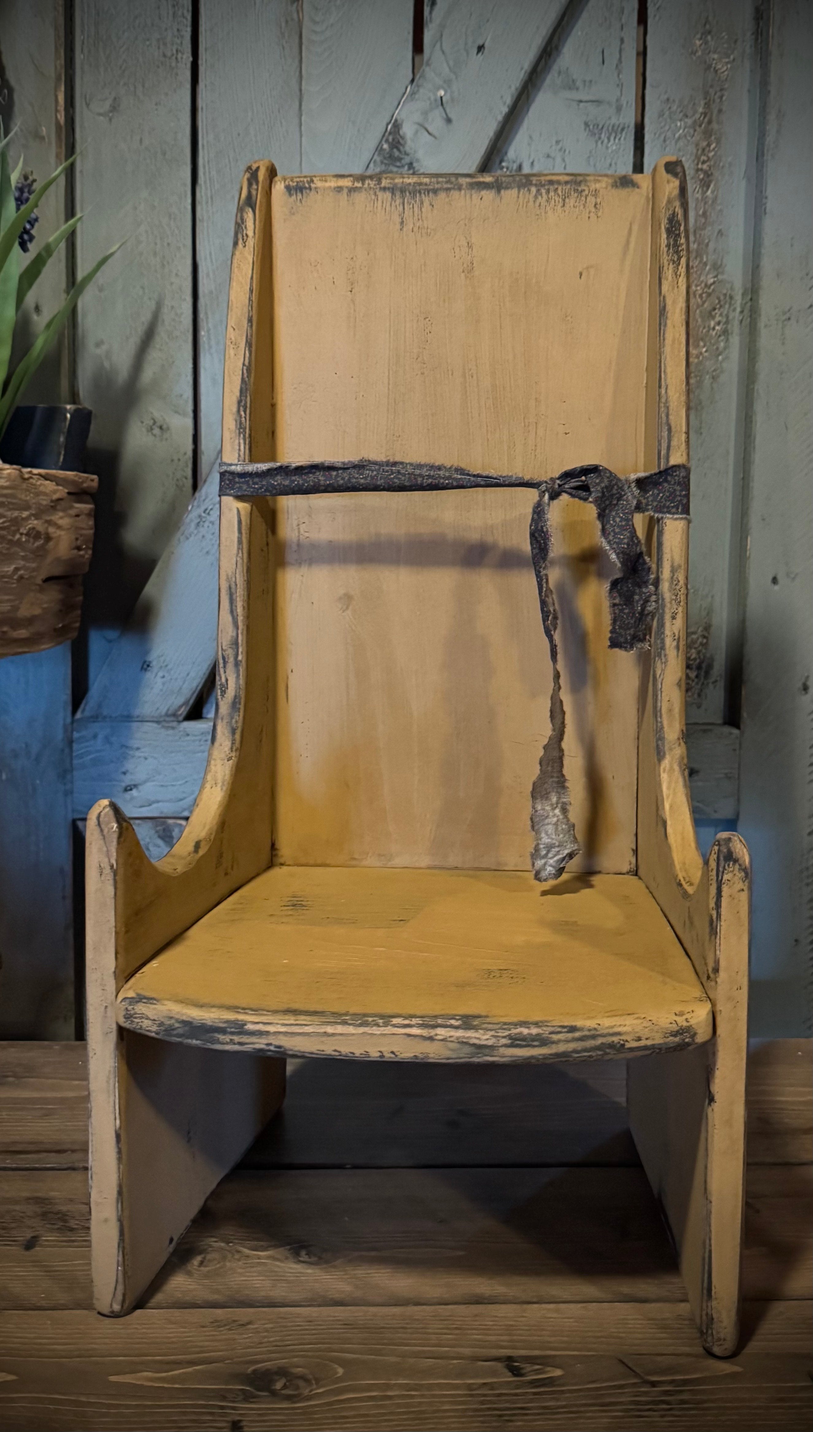 Pouting Chairs – Primitive Accent Seating